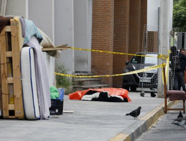 Hombres en situación de calle fueron atacados con más de 20 disparos en Santiago: uno murió y el otro se encuentra hospitalizado
