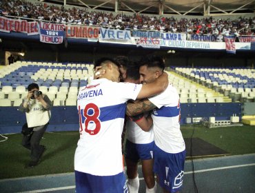 La UC venció en el epílogo a Curicó y se sumó a Ñublense en la cima del torneo