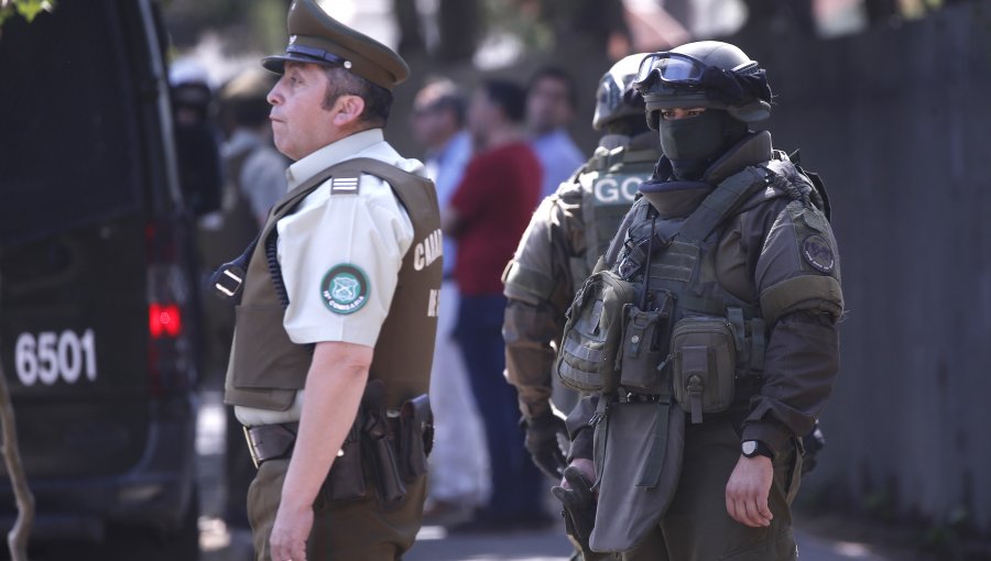 Funcionario de Carabineros se parapetó en su casa tras ser desvinculado de la institución