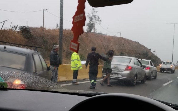 Congestión vehicular generó colisión múltiple en ruta Las Palmas en dirección a Viña del Mar