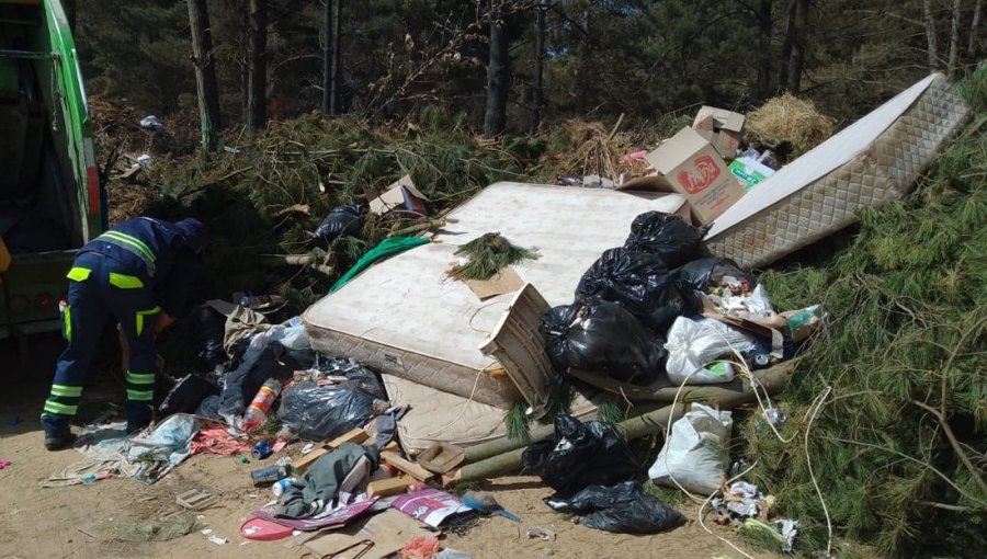 Con dos camiones refuerzan la recolección de basura en Laguna Verde para combatir microbasurales