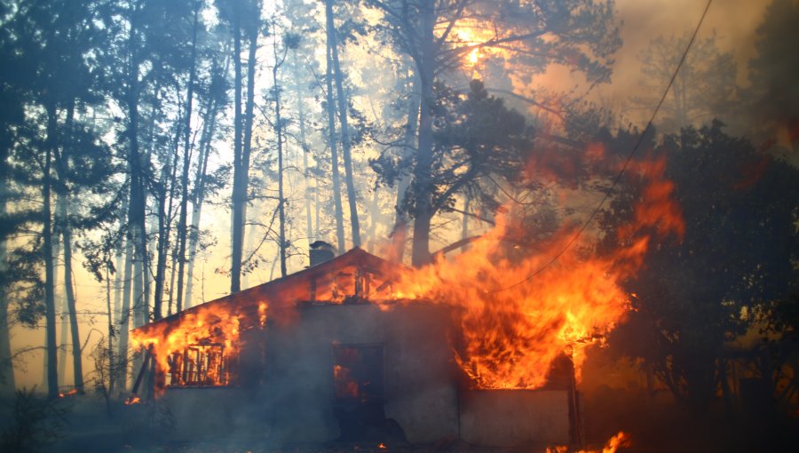 Alerta Roja declarada en San Nicolás por incendio forestal