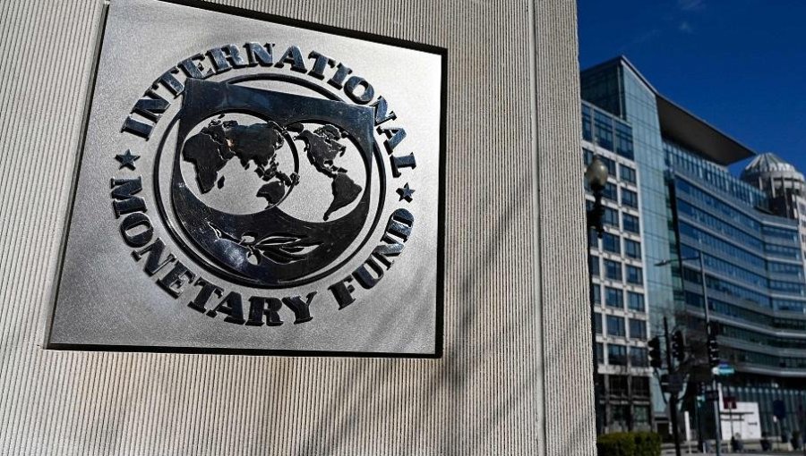 FMI prevé que Chile sea la única economía de América Latina y el Caribe que se contraerá en 2023