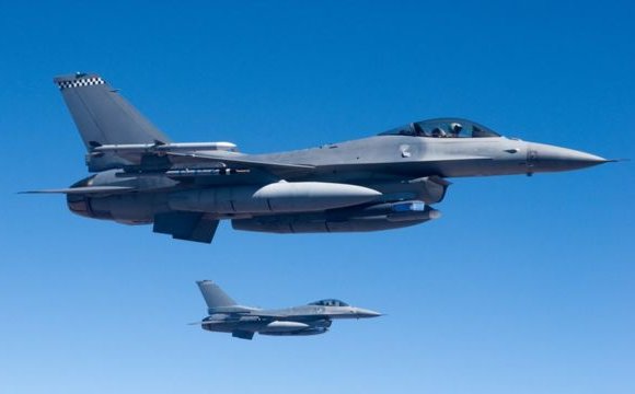 Por qué EE.UU. y otros países se niegan a enviar aviones F-16 a Ucrania pese a las peticiones de apoyo aéreo