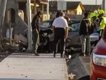 Conductor perdió la vida al estrellarse contra un poste de alumbrado público tras ser colisionado por otro vehículo en Quillota
