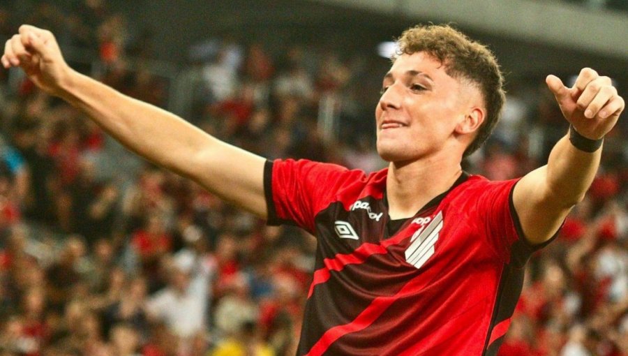 Luciano Arriagada se estrenó con la camiseta de Athletico Paranaense marcando un golazo