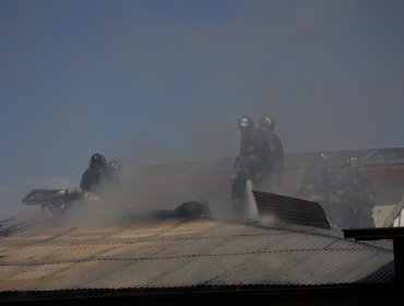 Remoción de escombros devela hallazgo de cuerpo sin vida de un hombre tras incendio de vivienda en la parte alta de Viña del Mar