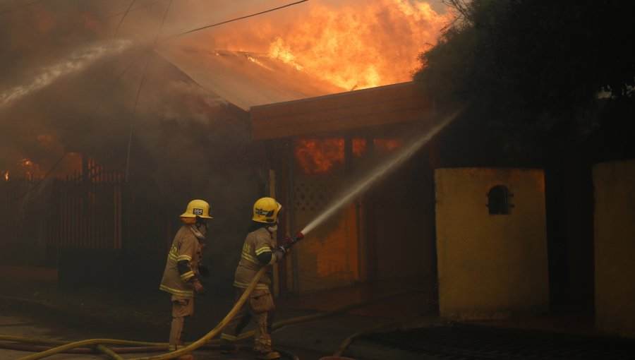 79 viviendas afectadas, dos lesionados y más de 2 mil clientes sin suministro eléctrico por incendios forestales en Ñuble