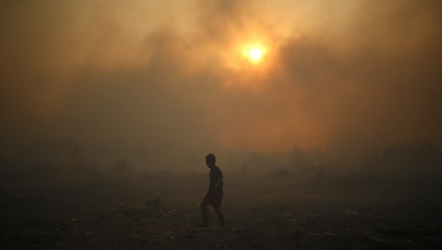 Activan mensajería SAE para solicitar la evacuación de sectores Coroney y Loma Alta en Tomé por incendio forestal