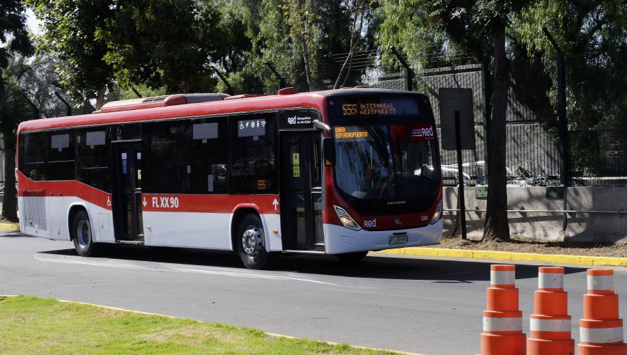 Hombre robó un bus del sistema RED desde terminal en Huechuraba y lo abandonó cerca del centro de Santiago