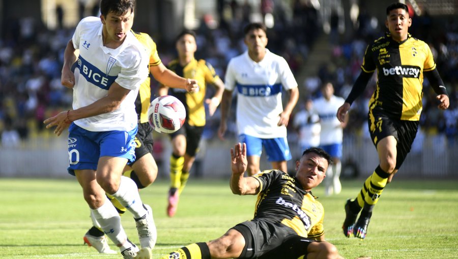 Coquimbo despertó en los descuentos y frenó el arranque perfecto de Católica