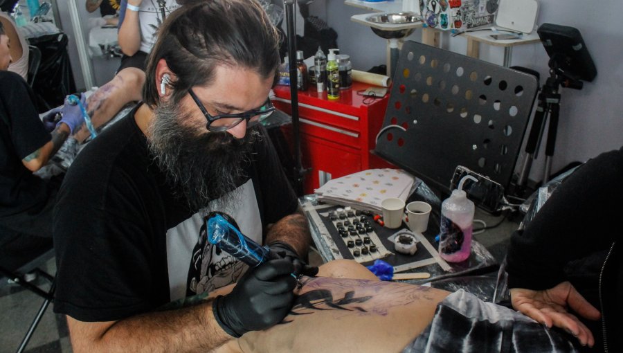 Los fanáticos del tatuaje se reúnen en el Summer Ink en Valparaíso