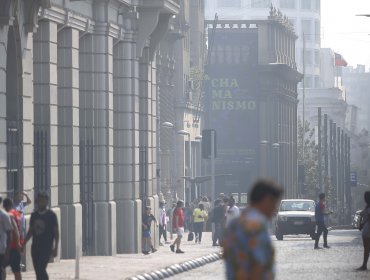 Nube de humo producto de los incendios forestales cubre la región Metropolitana