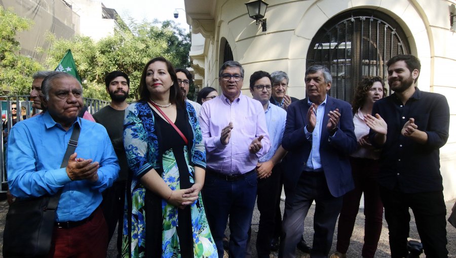 "Unidad para Chile": Apruebo Dignidad y el PS inscriben lista conjunta para elecciones del Consejo Constitucional