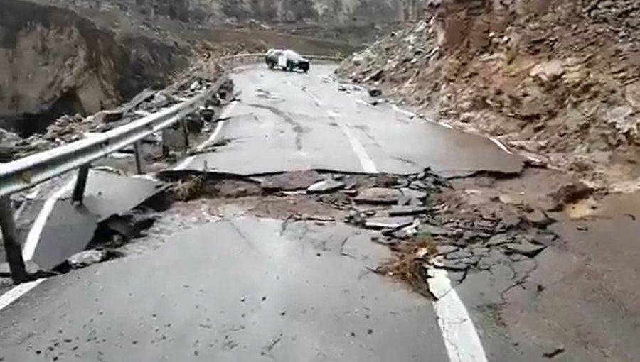 Intensas lluvias provocan daños, cortes de ruta y obligan a cerrar dos pasos fronterizos en la región de Antofagasta