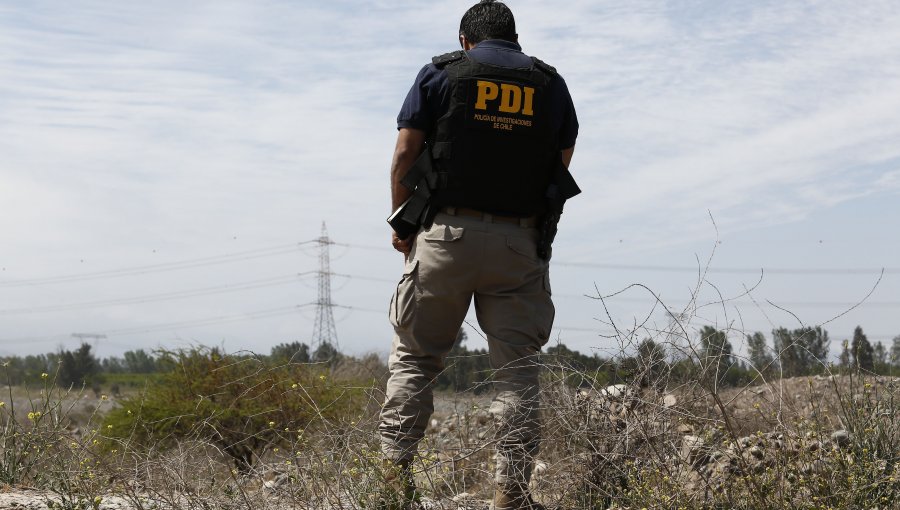 Hombre fue encontrado sin vida y con impacto de bala en la cabeza en Maipú: habría sido sacado a la fuerza desde su vivienda