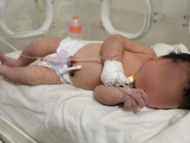 La bebé recién nacida rescatada con vida y con el cordón umbilical intacto entre los escombros del terremoto en Siria