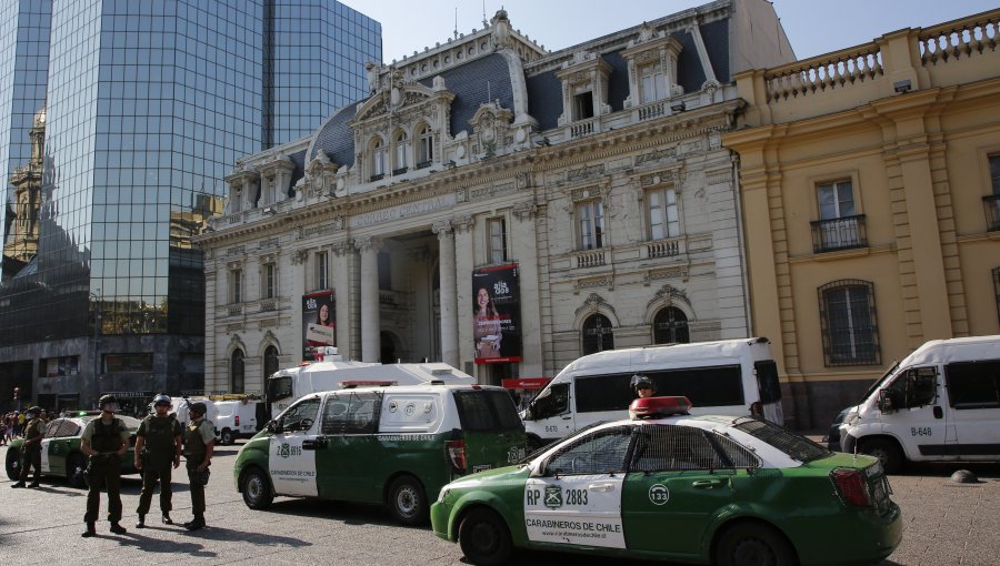 PDI por secuestro de hombre y posterior balacera en Plaza de Armas: "No existen antecedentes aportados por familiares"