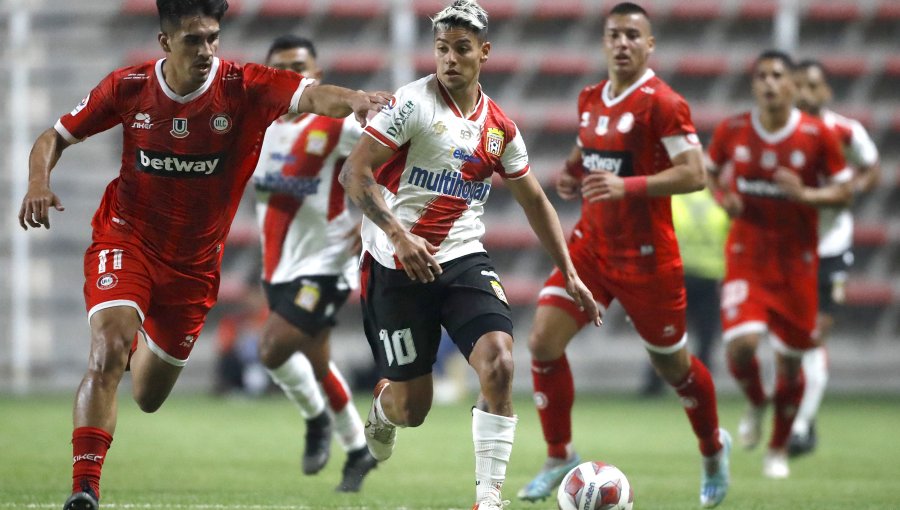 Con golazo de Lomónaco: Unión La Calera derrotó a Curicó en los descuentos