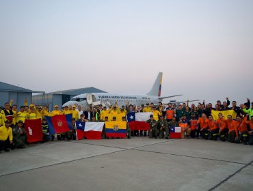 55 bomberos ecuatorianos llegaron a Chile para participar en las labores de extinción de los incendios forestales