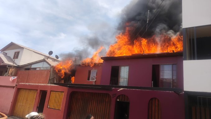 Dramático incendio en Iquique: Menor de solo 8 años no logró escapar de las llamas y falleció asfixiado