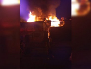 Lo Prado: Un grupo de viviendas que funcionaba como cité es consumido por las llamas