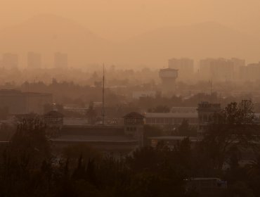 Este domingo debería mejorar la calidad del aire en Santiago tras incendios forestales en el sur