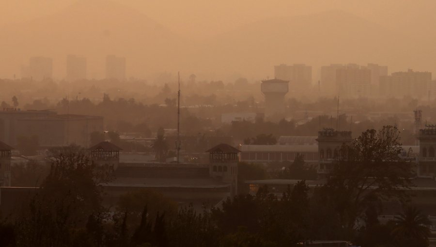 Este domingo debería mejorar la calidad del aire en Santiago tras incendios forestales en el sur