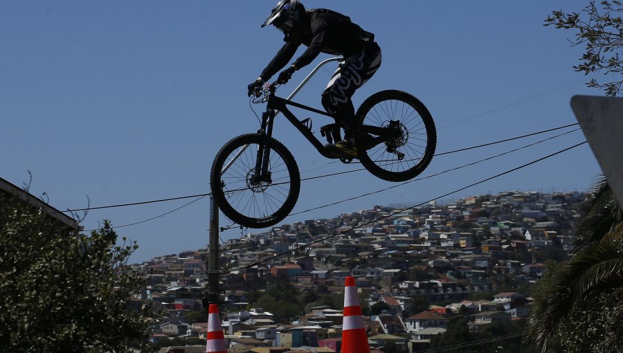 Este domingo se celebra la competición "Cerro Abajo" en Valparaíso con competidores de todo el mundo