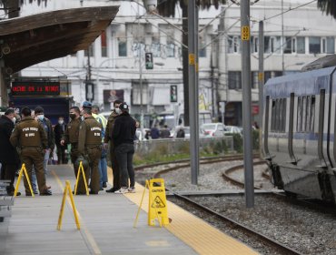Riña entre dos sujetos que viajaban en tren terminó con uno de ellos apuñalado en la estación Barón de Valparaíso