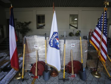 Estados Unidos entrega donación a Bomberos de Chile