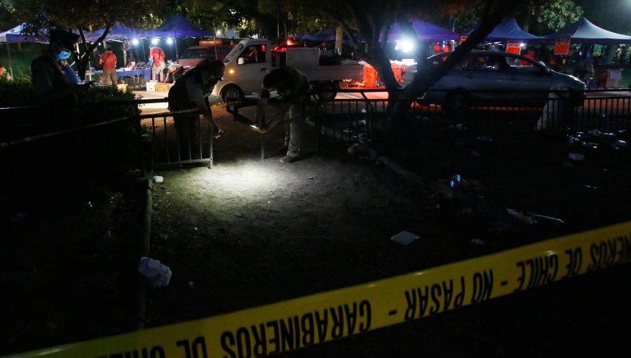 Homicidio en parque de Santiago: Hombre fue encontrado con varias heridas cortopunzantes