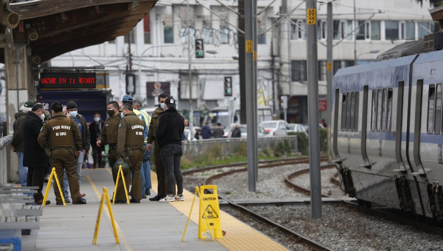 Riña entre dos sujetos que viajaban en tren terminó con uno de ellos apuñalado en la estación Barón de Valparaíso