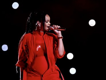 Rihanna deslumbró en el show de mediotiempo del Super Bowl y sorprendió con particular "invitado"