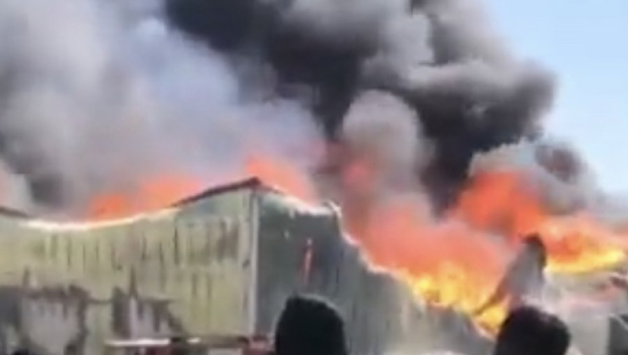 Incendio sin control afecta a Planta Dole en Codegua