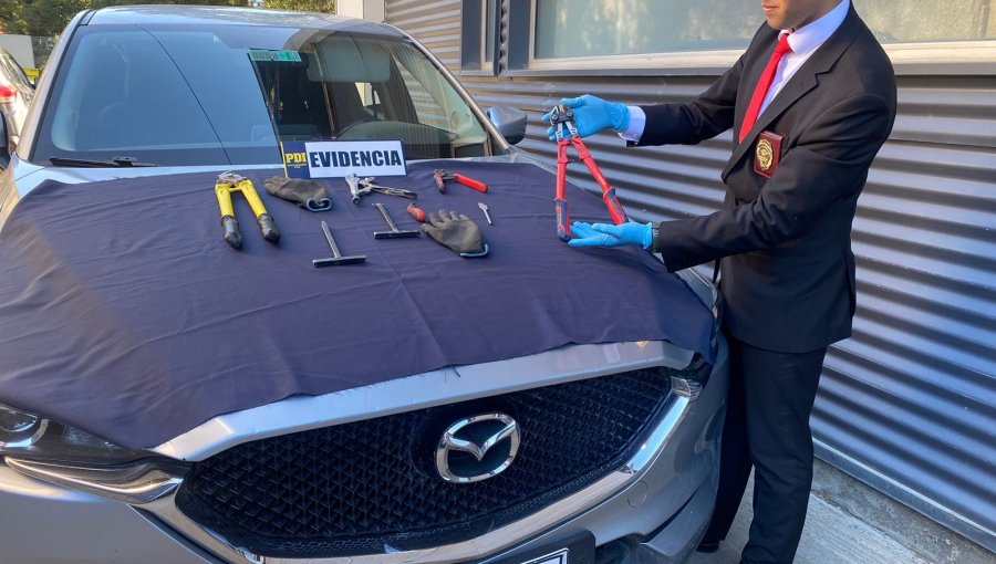 Detienen en flagrancia a sujeto que robaba en autos estacionados en supermercados de Viña del Mar