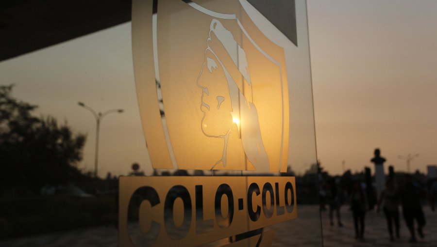 Colo-Colo pondrá en subasta camisetas en apoyo a perjudicados por incendios