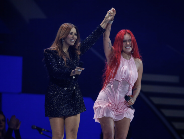 Karol G compartió escenario con Myriam Hernández para interpretar icónica canción de la cantante chilena en su show en Viña 2023