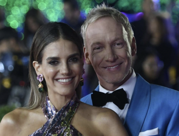 Con romántico beso, María Luisa Godoy y Martín Cárcamo dieron inicio a la primera noche del Festival Internacional de la Canción de Viña del Mar 2023