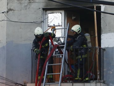 Incendio deja con pérdidas totales el casino de la Universidad de Los Lagos en Santiago