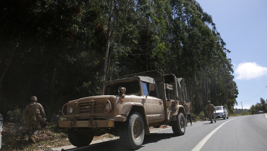 Ordenan evacuar cuatro sectores de Coronel por avance de incendio forestal