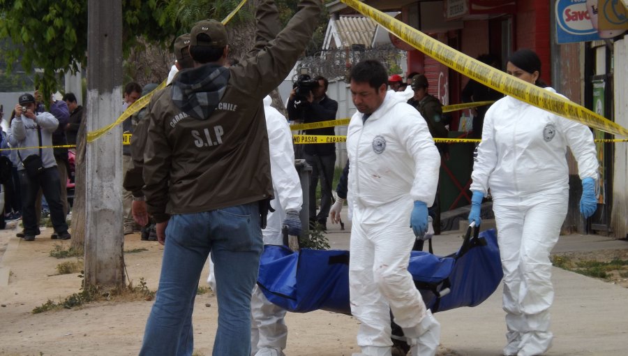 Investigan muerte de un hombre que fue encontrado atado de pies y manos en una casa del cerro Alegre de Valparaíso