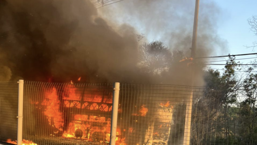 Bus interprovincial de dos pisos se incendió en la Ruta 68 a la altura Noviciado