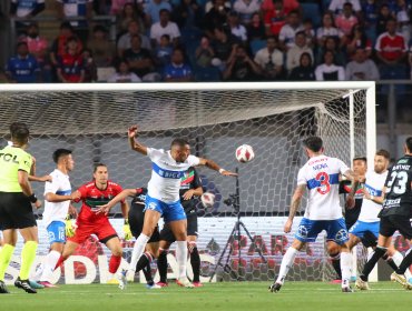 Universidad Católica aplastó al invicto Palestino y es nuevo líder del torneo