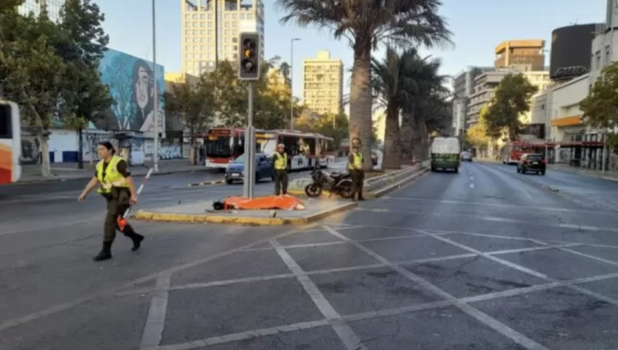Mujer murió en accidente automovilístico a metros de la Plaza Baquedano