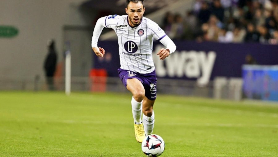 Gabriel Suazo fue titular en dura goleada del Reims al Toulouse