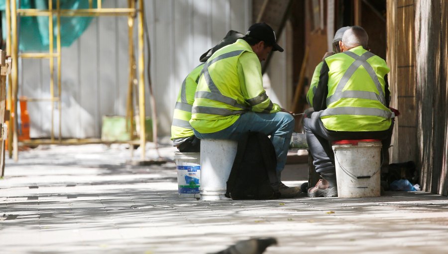 Tasa de desocupación se ubica en 8% entre noviembre y enero: cifra implica un aumento de 0,7 puntos en 12 meses