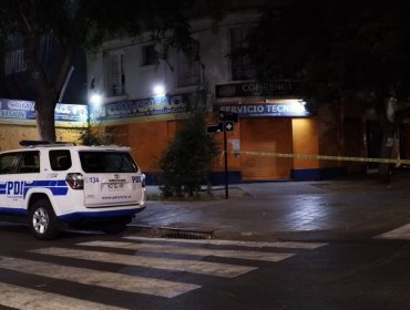 Detective de la PDI repelió a balazos un asalto en su contra en el centro de Santiago: logró detener a un delincuente