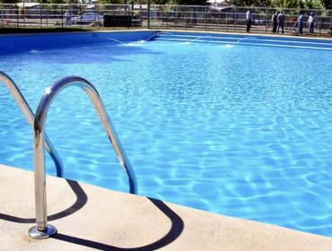 Tragedia familiar en Olmué: Niño de 2 años murió tras permanecer más de 15 minutos en el fondo de una piscina