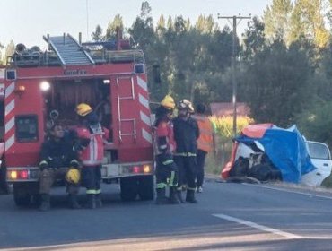 Colisión frontal de alta energía entre dos vehículos deja tres personas fallecidas y cinco lesionadas en Longaví